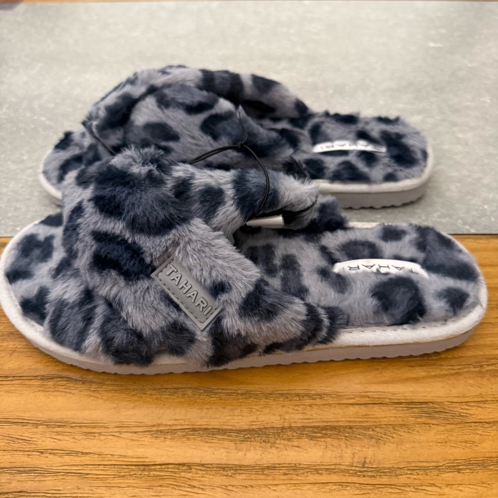 NWT Tahari Lexi Grey Leopard Faux Fur Crossband Slippers Grey Sizes 8, 9 - Picture 4 of 10